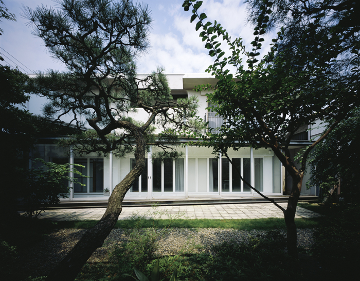 Extended “Engawa” House