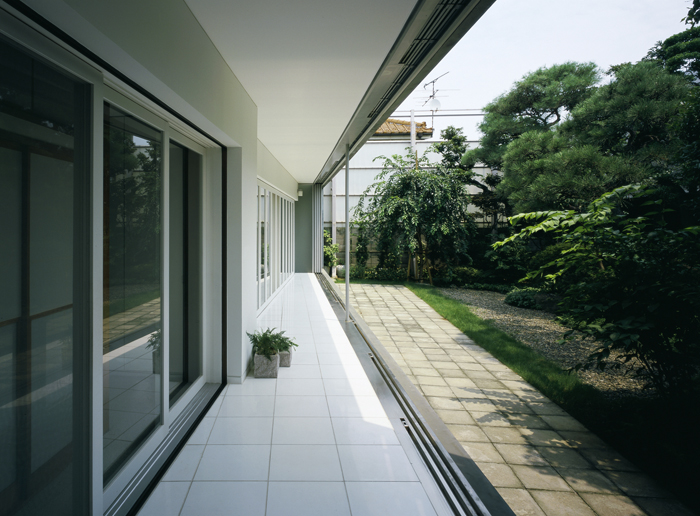 Extended “Engawa” House